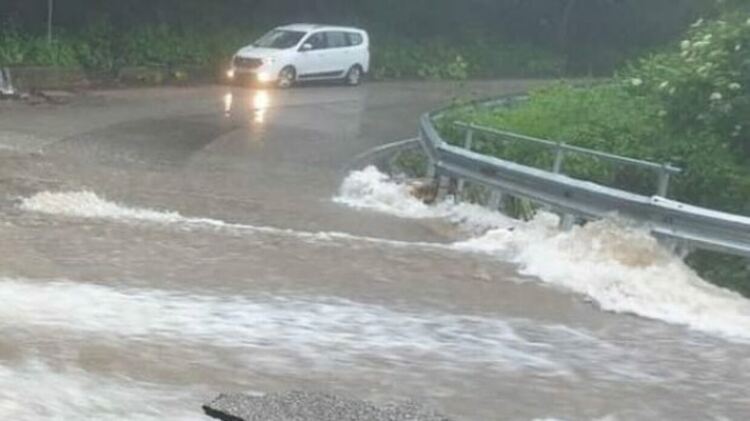 Възстановено е движението по наводнените пътни участъци в Хасковска област
