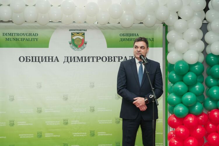 БФС обновява помощен футболен терен в Димитровград 