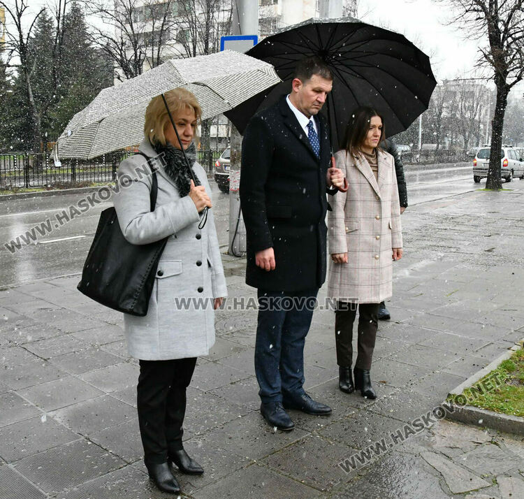 Хасково почете с цветя и панихида жертвите на комунистическия режим