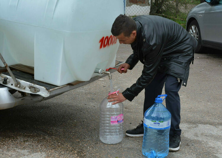 Водата като лукс: От новата мода в Индия до пресъхващите чешми в България