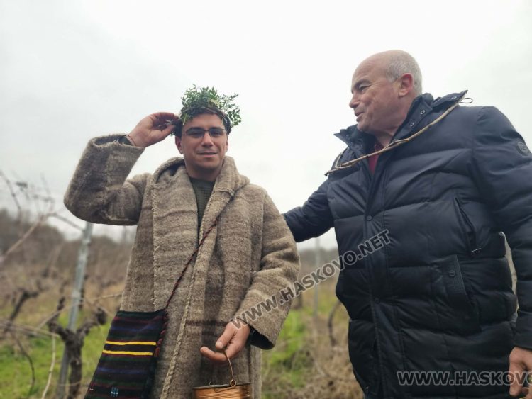 Ритуално заразяха лозите в масивите на &bdquo;Малката звезда&ldquo;