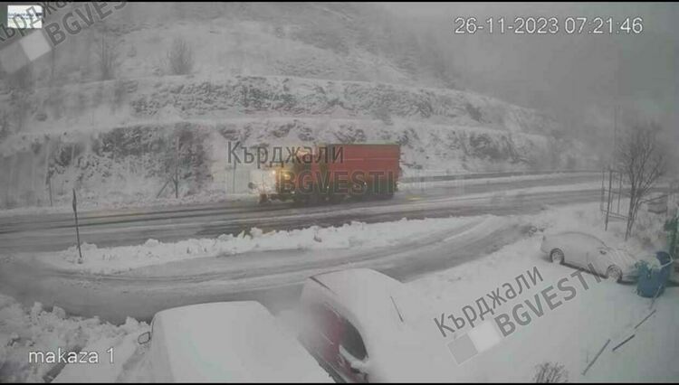 Педя сняг на Маказа,най-много валя там през последното денонощие