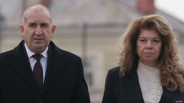 Изборът на служебен премиер ще даде явен знак от Илияна Йотова за политическото ѝ поведение напред и влиянието на Румен Радев.