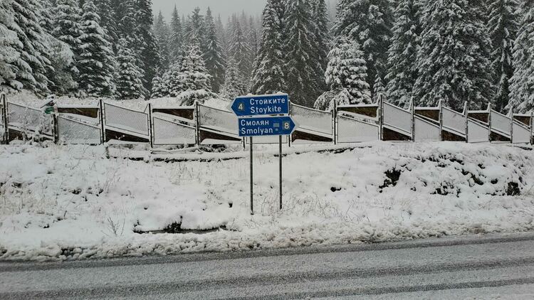 Проходите &bdquo;Печинско&ldquo; и &bdquo;Превала&ldquo; остават затворени за тежкотоварни автомобили