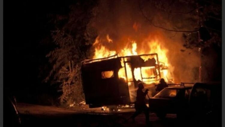 Две каравани изгоряха снощи в промишлената зона на Кърджали