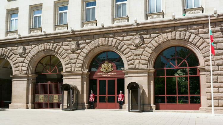 Президентът насрочи консултации и с последните три парламентарни групи