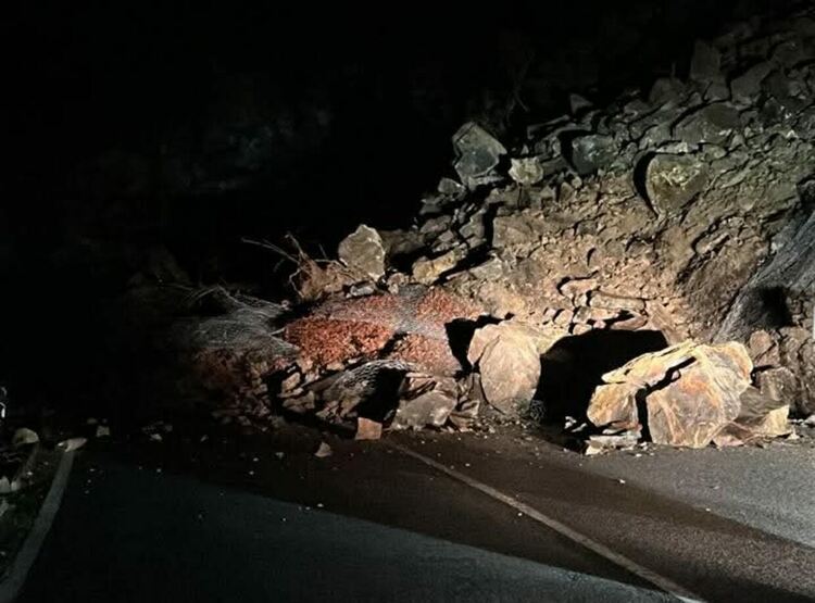 Затворен път в област Смолян заради срутище при червен код за опасно време