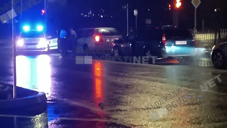 Коли се нанизаха на светофара в центъра на Кърджали,няма пострадали