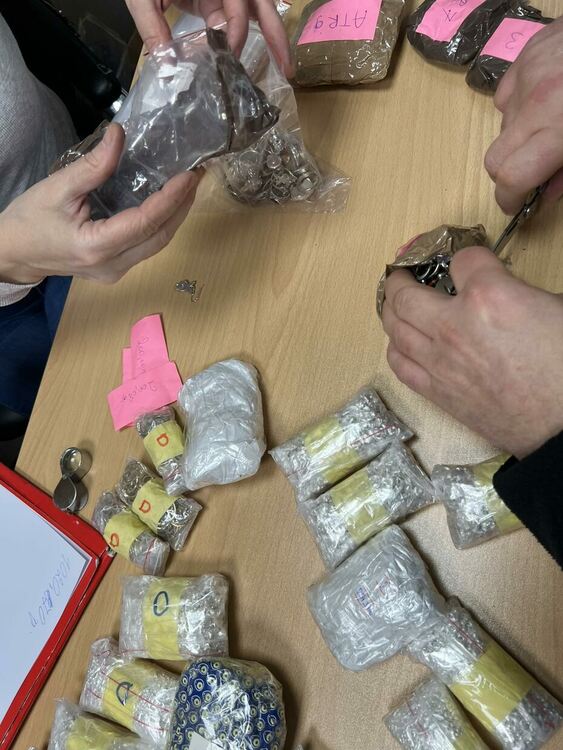 Задържаха контрабандно злато и сребро за над 50 000 евро в товарен автомобил 