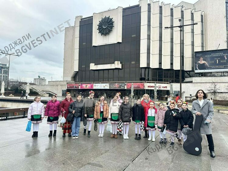 Учениците на СУ &bdquo;Владимир Димитров &ndash; Майстора&ldquo; с впечатляващо участие в Националния спектакъл &bdquo;Архипелаг от таланти&ldquo;