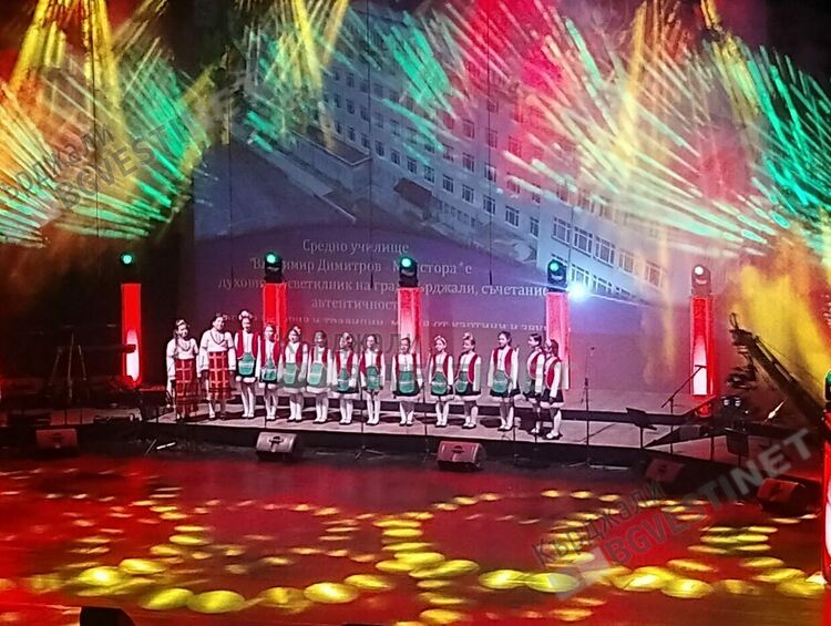 Учениците на СУ &bdquo;Владимир Димитров &ndash; Майстора&ldquo; с впечатляващо участие в Националния спектакъл &bdquo;Архипелаг от таланти&ldquo;
