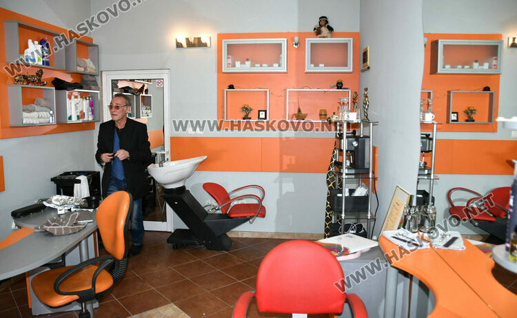 Известен фризьор от Франция заработи в Хасково, дошъл заради любимата си 