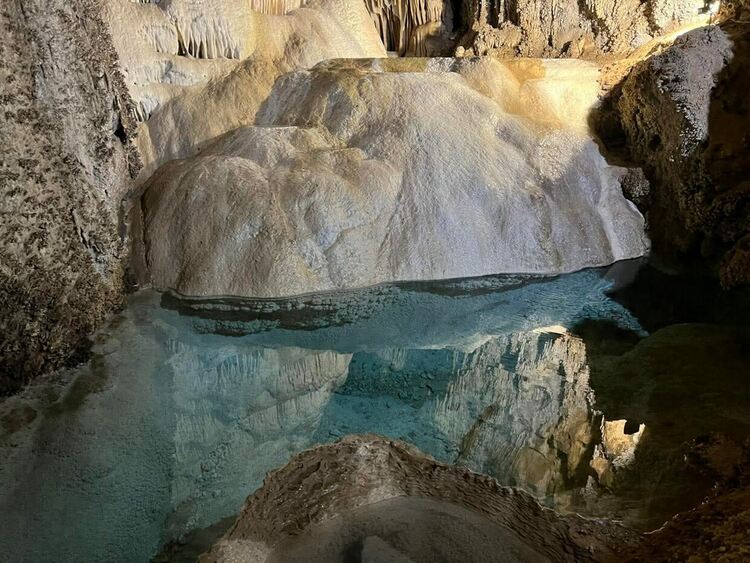 Рядко природно явление: И четирите езера в пещера Ухловица преливат