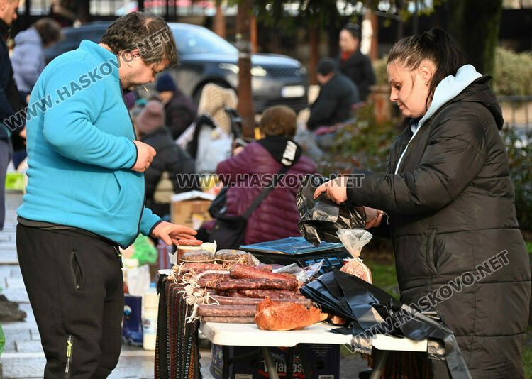 Търговците на Зеленчуковия пазар преодоляха страха от еврото и се завърнаха 