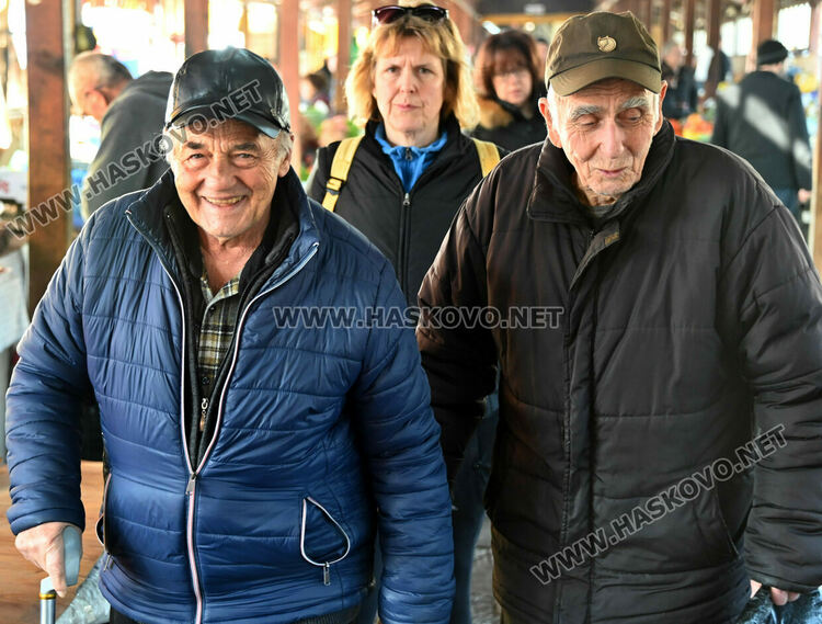 Търговците на Зеленчуковия пазар преодоляха страха от еврото и се завърнаха 