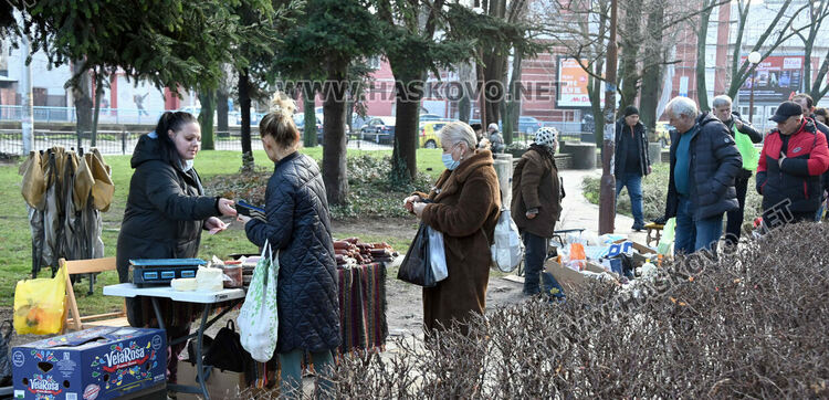 Търговците на Зеленчуковия пазар преодоляха страха от еврото и се завърнаха 