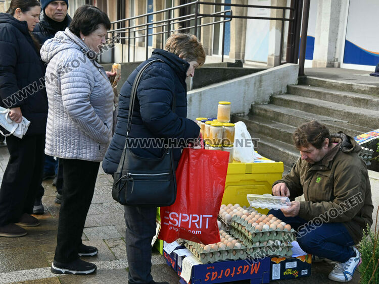 Търговците на Зеленчуковия пазар преодоляха страха от еврото и се завърнаха 