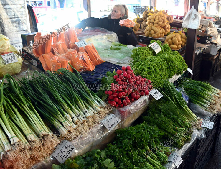 Търговците на Зеленчуковия пазар преодоляха страха от еврото и се завърнаха 