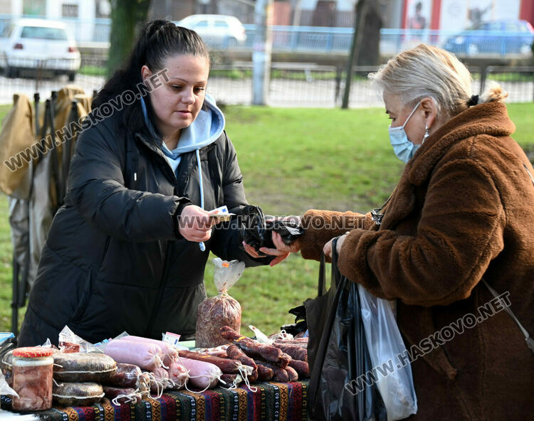 Търговците на Зеленчуковия пазар преодоляха страха от еврото и се завърнаха 