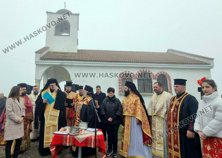 В Харманли зарязаха ритуално лозята 