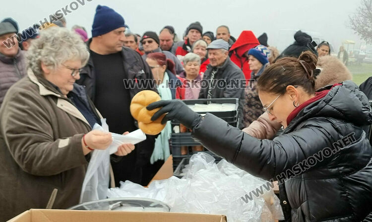 В Харманли зарязаха ритуално лозята 