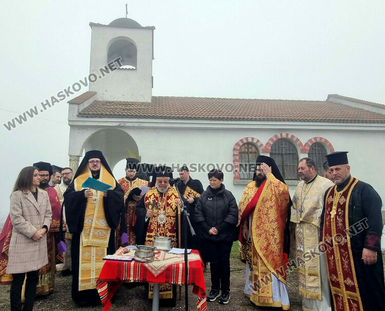 В Харманли зарязаха ритуално лозята 