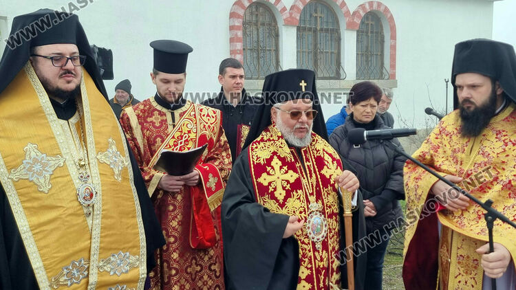 В Харманли зарязаха ритуално лозята 