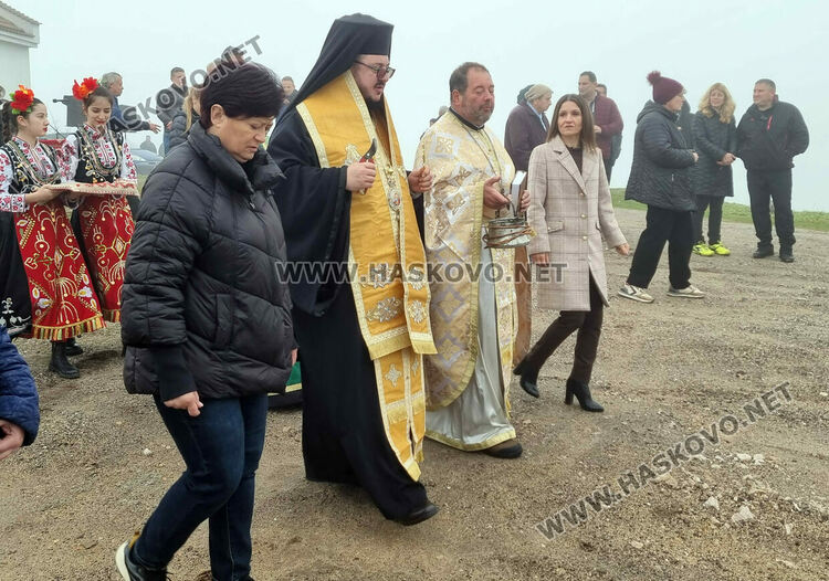 В Харманли зарязаха ритуално лозята 