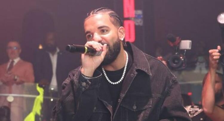 Дрейк губи 1 милион долара след залог за Ню Ингланд Пейтриътс в Супербоул