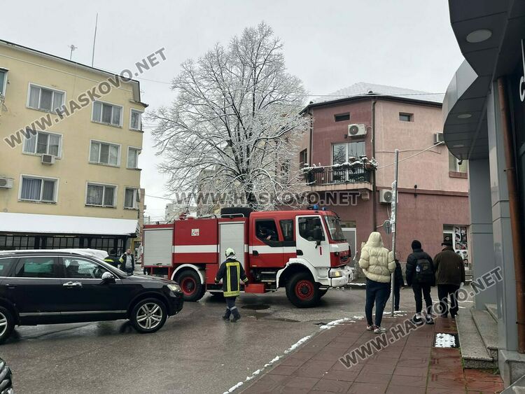 Дрехи пламнаха в апартамент в Хасково, възможно е огънят да е тръгнал от запалка