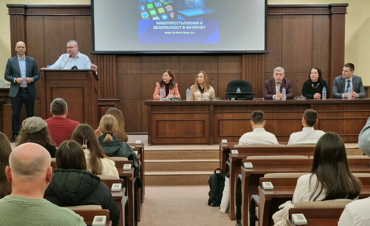 Специалист по киберсигурност гостува в Хасково в Международния ден за безопасен интернет