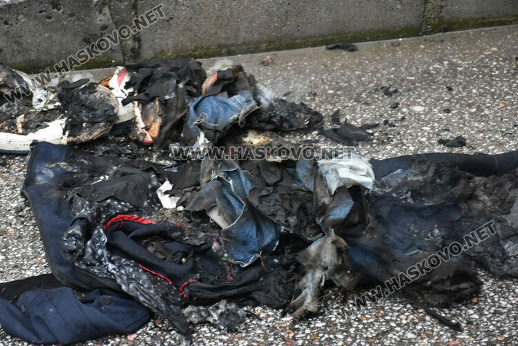 Дрехи пламнаха в апартамент в Хасково, възможно е огънят да е тръгнал от запалка