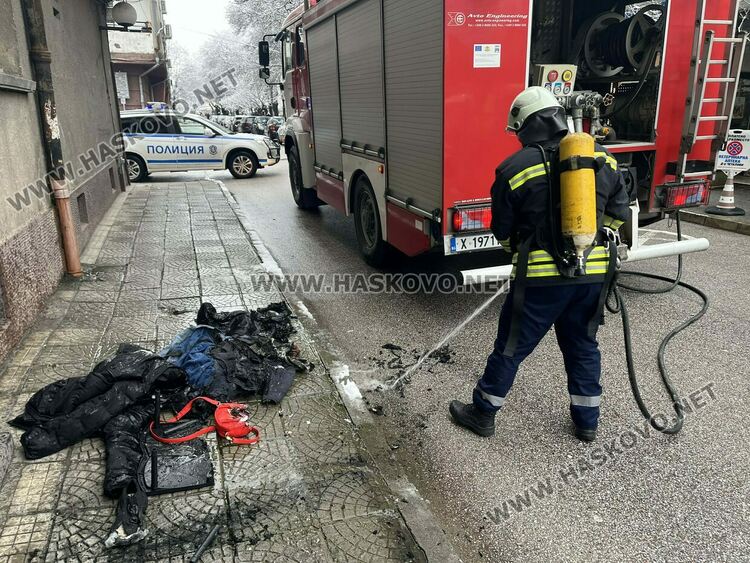 Дрехи пламнаха в апартамент в Хасково, възможно е огънят да е тръгнал от запалка