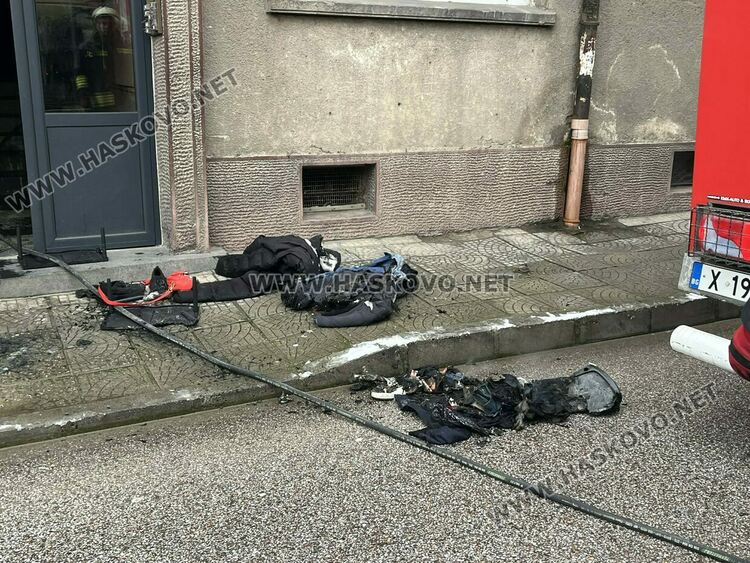 Дрехи пламнаха в апартамент в Хасково, възможно е огънят да е тръгнал от запалка