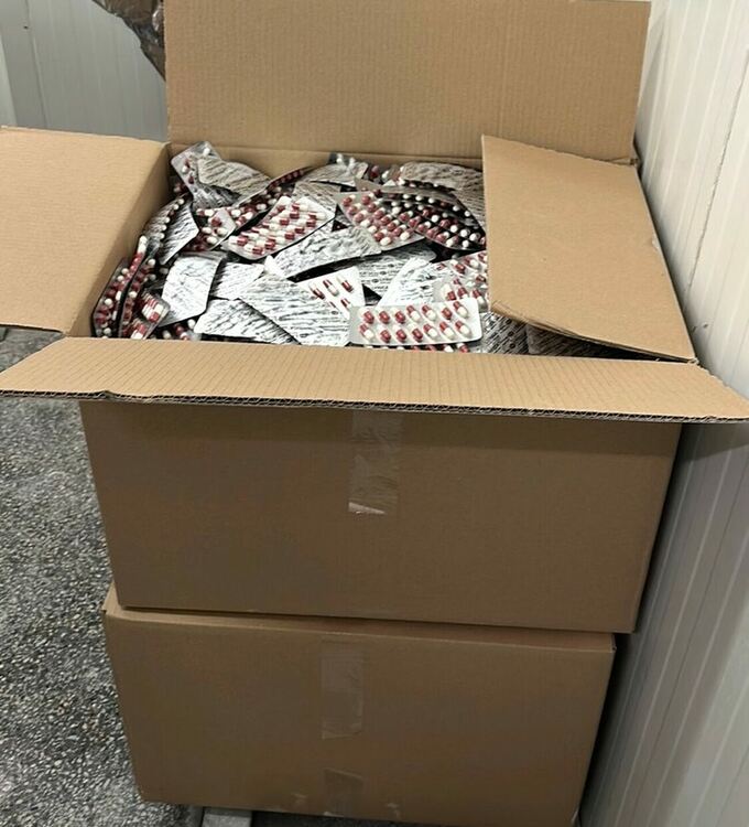 Арестуваха двама чешки граждани, произвеждали незаконно лекарства в Богданица 