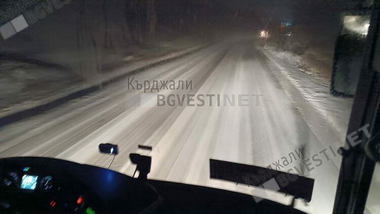 Сняг на Паничково и Даладжата вдигна на крак снегопочистващата техника