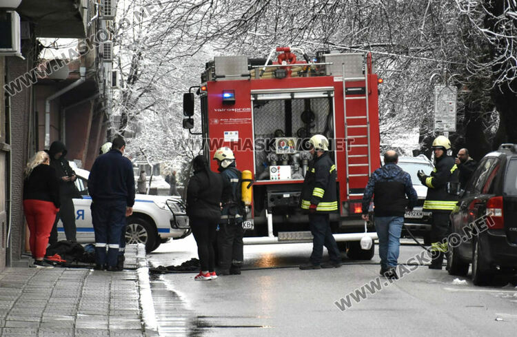 Дрехи пламнаха в апартамент в Хасково, възможно е огънят да е тръгнал от запалка