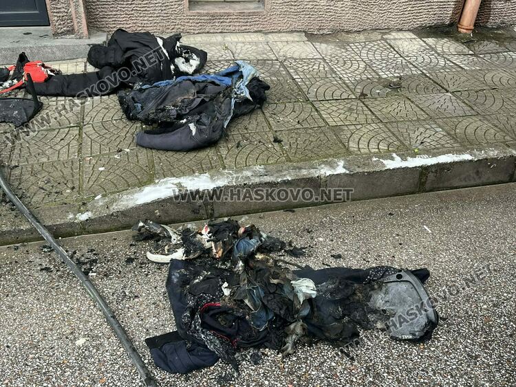 Дрехи пламнаха в апартамент в Хасково, възможно е огънят да е тръгнал от запалка