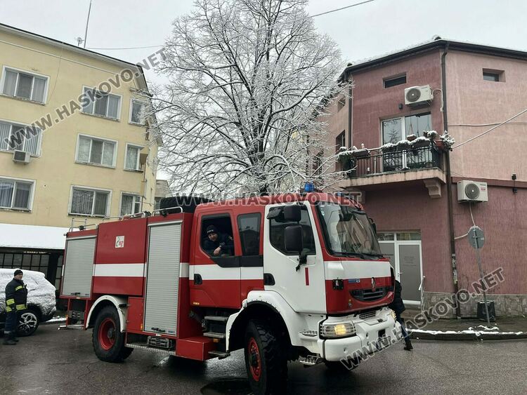 Дрехи пламнаха в апартамент в Хасково, възможно е огънят да е тръгнал от запалка
