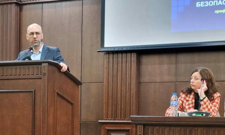 Специалист по киберсигурност гостува в Хасково в Международния ден за безопасен интернет