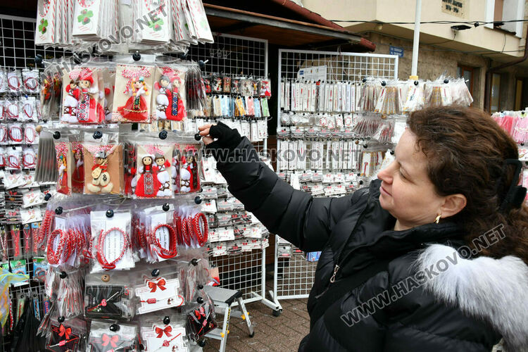 Носталгията по българската валута се пренесе в мартеничките