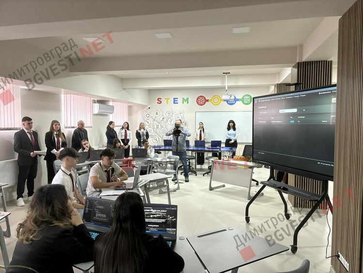 Нов STEM център откри врати в ПМГ &bdquo;Иван Вазов&ldquo;, но каква е ползата за учениците