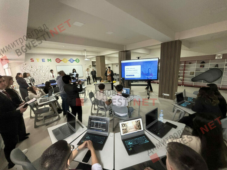 Нов STEM център откри врати в ПМГ &bdquo;Иван Вазов&ldquo;, но каква е ползата за учениците