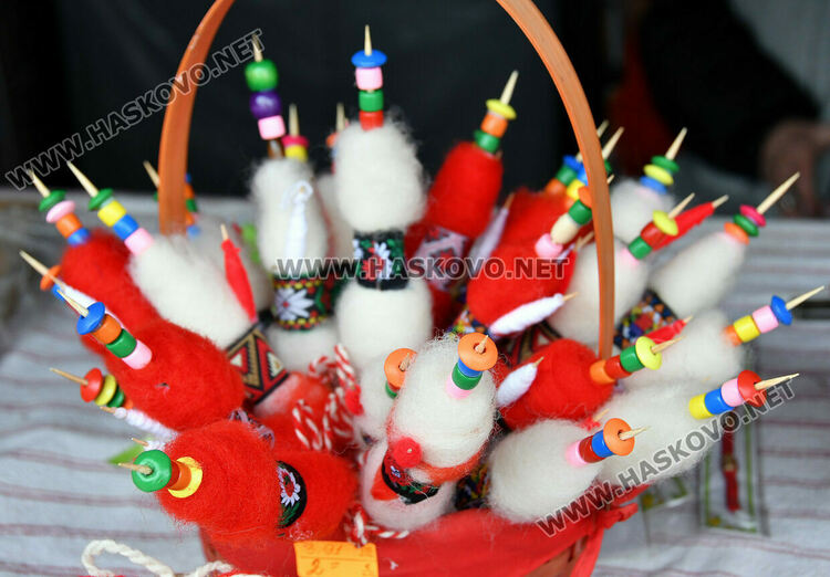 Носталгията по българската валута се пренесе в мартеничките