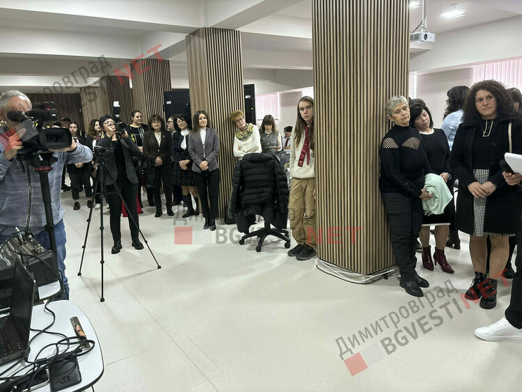 Нов STEM център откри врати в ПМГ &bdquo;Иван Вазов&ldquo;, но каква е ползата за учениците