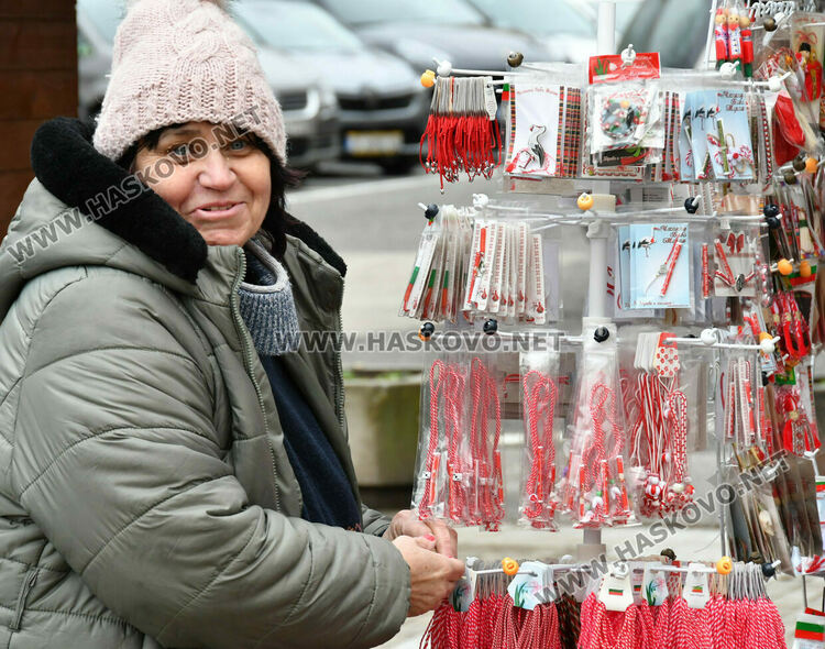 Носталгията по българската валута се пренесе в мартеничките