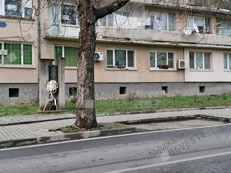 Похвално! Най-после махнаха бобрите ,оскверняващи паметта на отец Благой Топузлиев