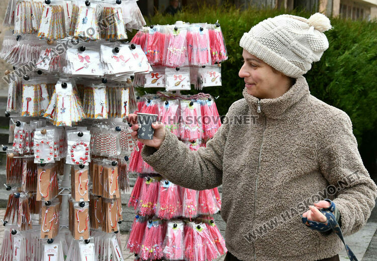 Носталгията по българската валута се пренесе в мартеничките