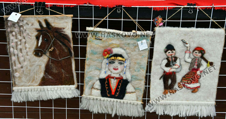 Носталгията по българската валута се пренесе в мартеничките