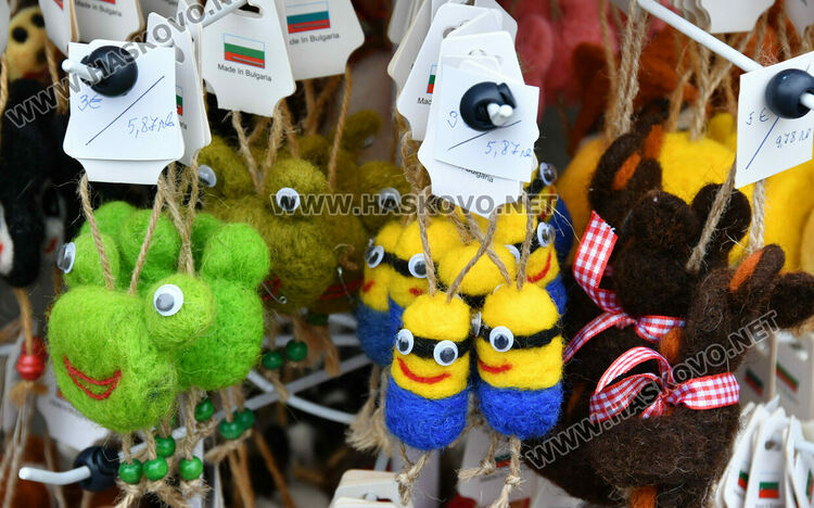 Носталгията по българската валута се пренесе в мартеничките